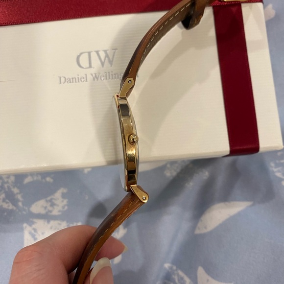 Used Daniel Wellington Watch - Picture 7 of 9